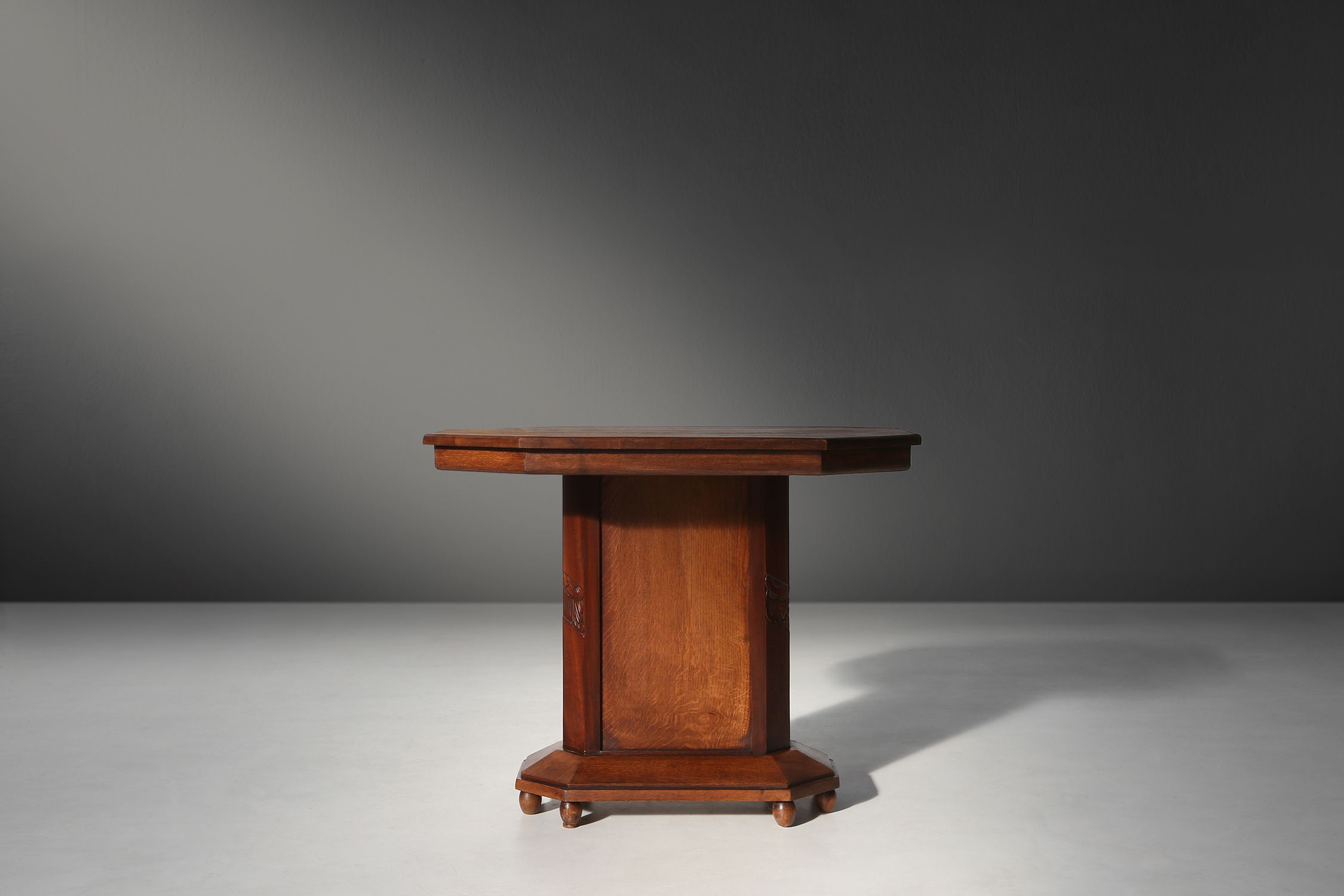 Art Deco side table 1920thumbnail
